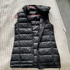 Black puffer vest
